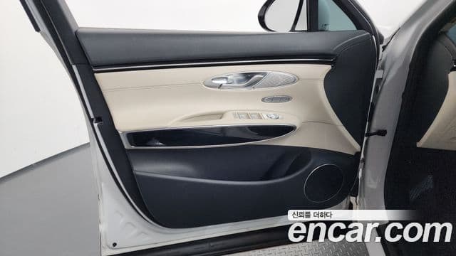 Genesis GV70 2023 — Photo 23/37