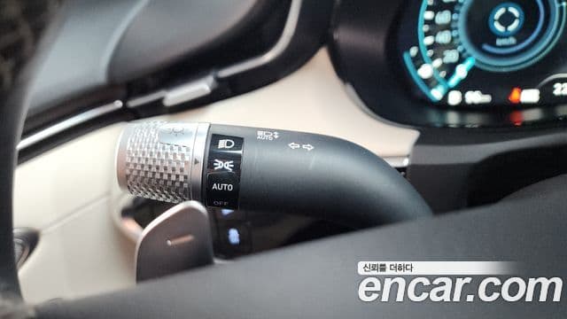 Genesis GV70 2023 — Photo 14/37