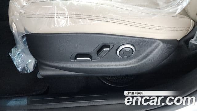 Genesis GV70 2023 — Photo 35/37