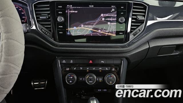 Volkswagen T-Roc 2021 — ფოტო 14/20