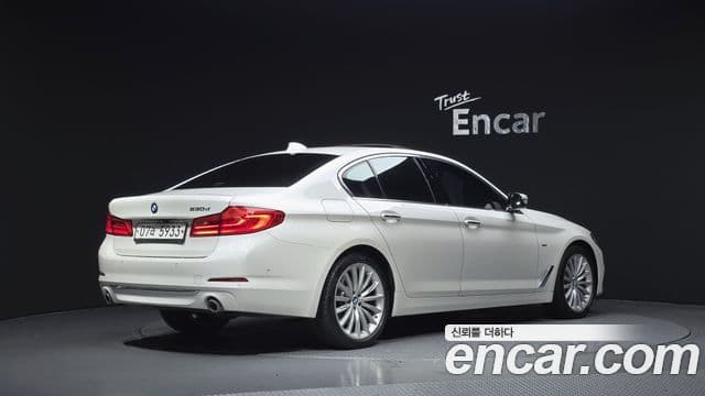 BMW 5 Series 2018 — Фото 1/20