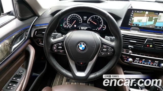 BMW 5 Series 2018 — Фото 12/20