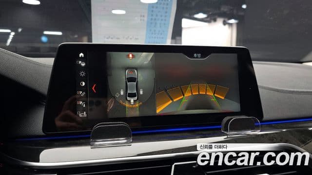 BMW 5 Series 2018 — Фото 13/20