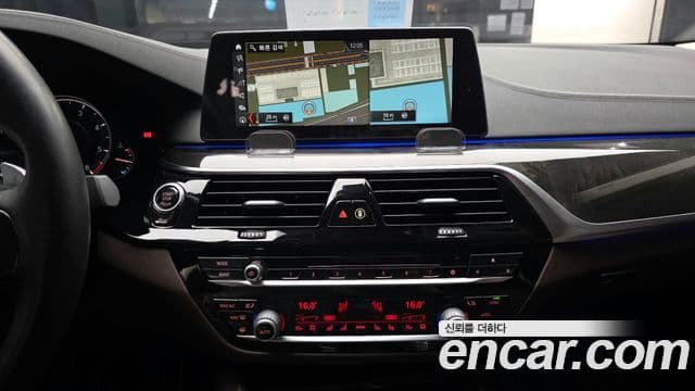 BMW 5 Series 2018 — Фото 14/20
