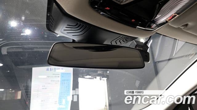 BMW 5 Series 2018 — Şəkil 33/35