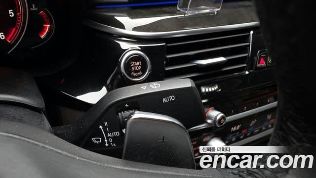BMW 5 Series 2018 — Şəkil 11/35