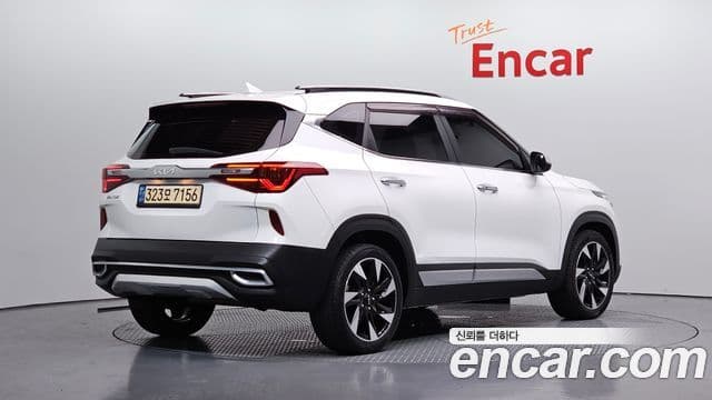 Kia Seltos 2022 — фото 2 из 20