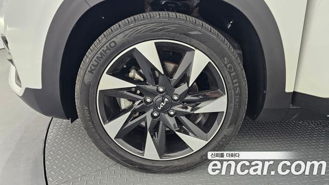 Kia Seltos 2022 — ფოტო 5/20