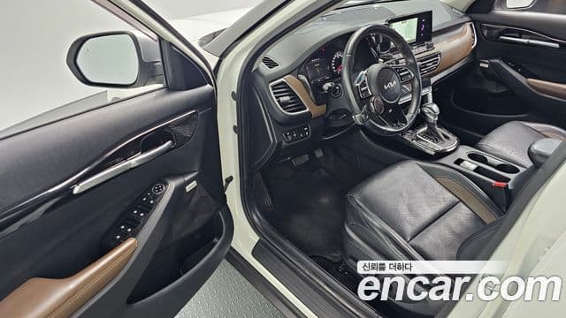 Kia Seltos 2022 — ფოტო 10/20