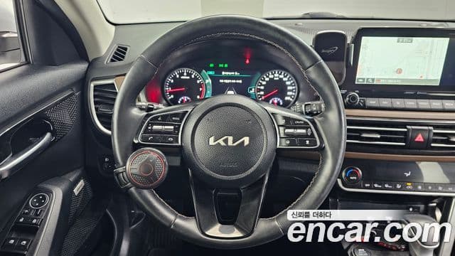 Kia Seltos 2022 — ფოტო 13/20