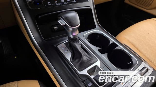 Kia Carnival 2020 — ფოტო 9/20