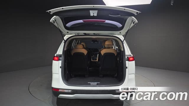 Kia Carnival 2022 — Фото 19/20