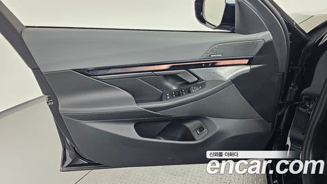 BMW 5 Series 2025 — Photo 17/44