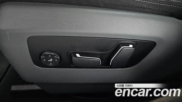 BMW 5 Series 2025 — Photo 34/44