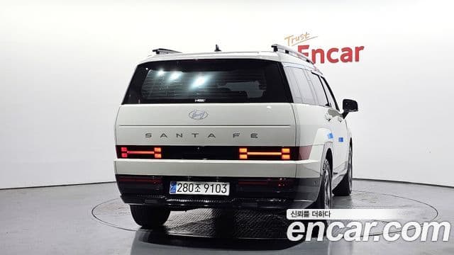 Hyundai Santa Fe 2023 — Photo 2/20