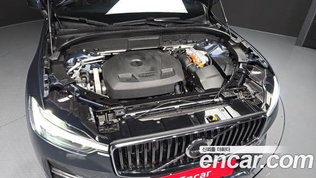 Volvo XC60 2022 — Şəkil 6/20