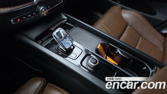 Volvo XC60 2022 — Şəkil 9/20