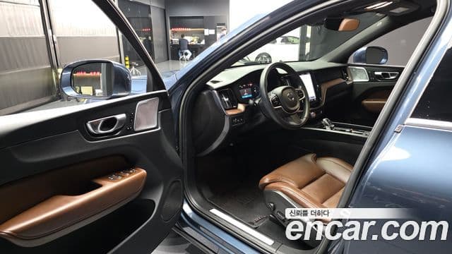 Volvo XC60 2022 — Şəkil 10/20