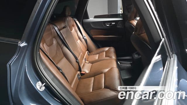 Volvo XC60 2022 — Şəkil 12/20