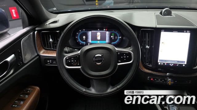 Volvo XC60 2022 — Şəkil 13/20