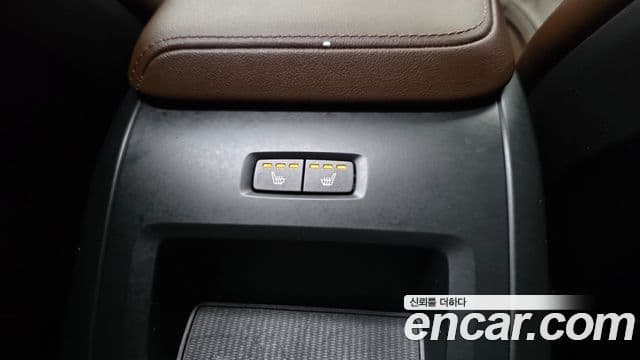 Volvo XC60 2022 — Şəkil 25/32