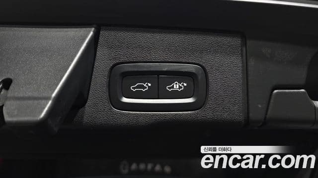 Volvo XC60 2022 — Şəkil 14/32