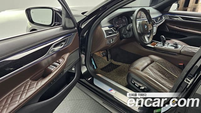 BMW 7 Series 2020 — ფოტო 10/20