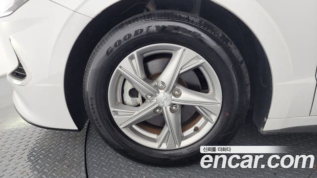 Hyundai Sonata 2019 — ფოტო 5/20