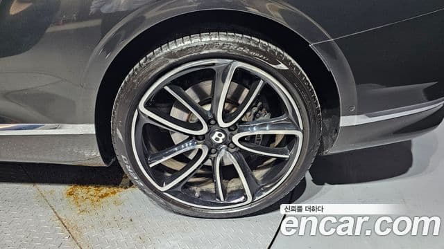Bentley Continental GT 2019 — Photo 9/30