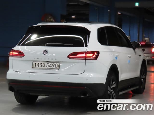 Volkswagen Touareg 2020 — ფოტო 13/20