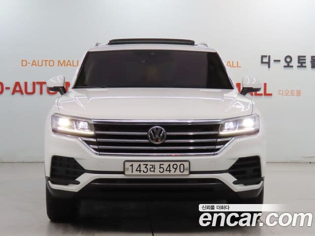 Volkswagen Touareg 2020 — ფოტო 8/20