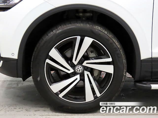 Volkswagen Touareg 2020 — ფოტო 5/20