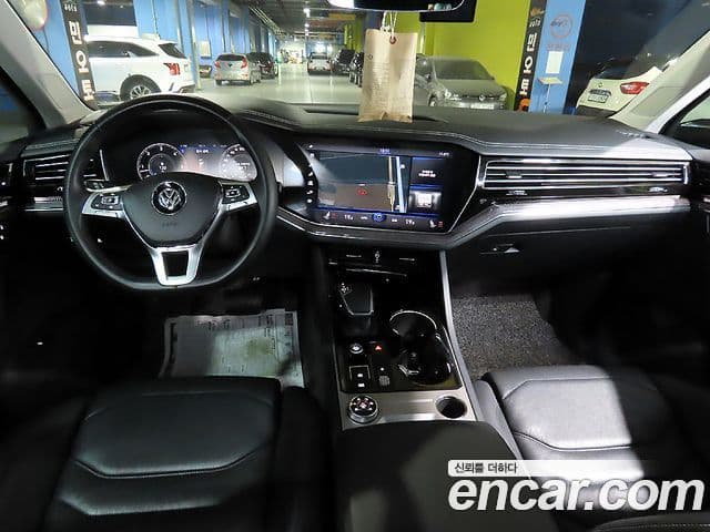 Volkswagen Touareg 2020 — ფოტო 14/20