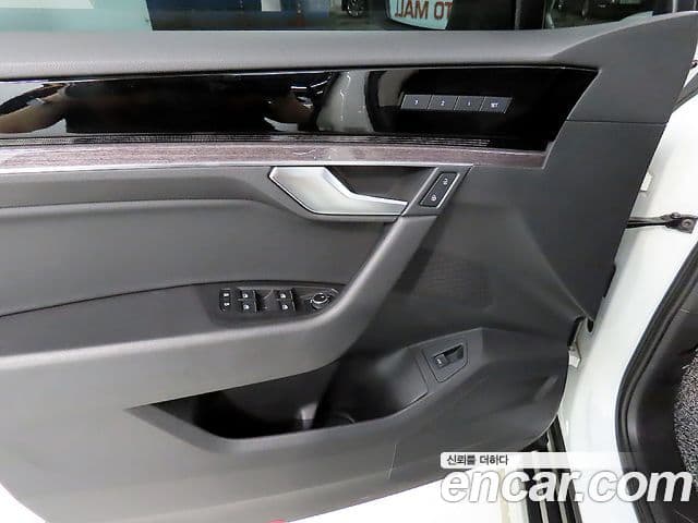 Volkswagen Touareg 2020 — ფოტო 11/20