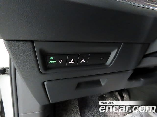 Volkswagen Touareg 2020 — ფოტო 18/20