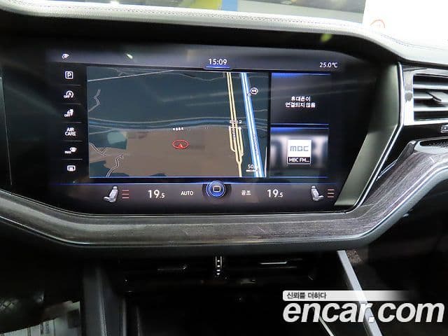 Volkswagen Touareg 2020 — ფოტო 17/20