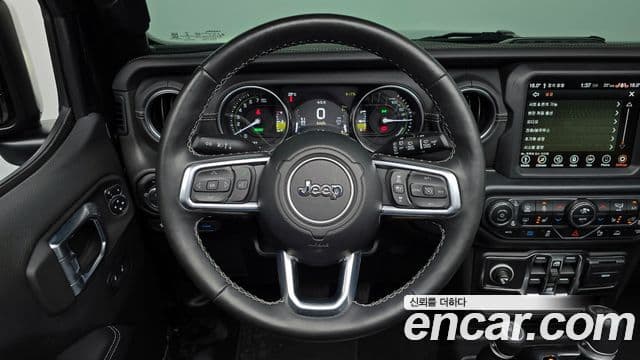 Jeep Wrangler 2021 — ფოტო 13/20