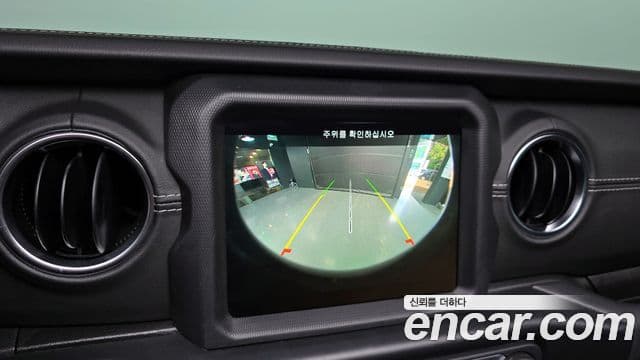 Jeep Wrangler 2021 — ფოტო 14/20