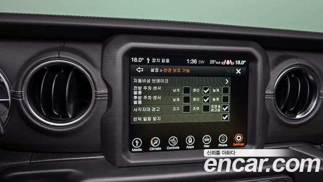 Jeep Wrangler 2021 — ფოტო 15/20