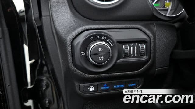 Jeep Wrangler 2021 — ფოტო 17/20