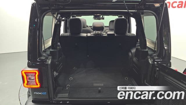 Jeep Wrangler 2021 — ფოტო 20/20