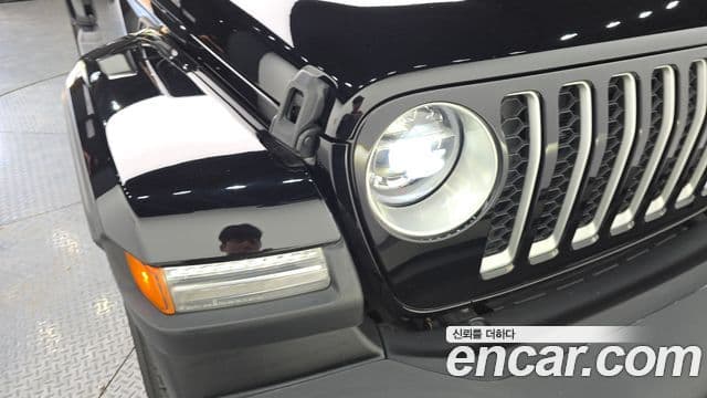 Jeep Wrangler 2021 — ფოტო 20/34