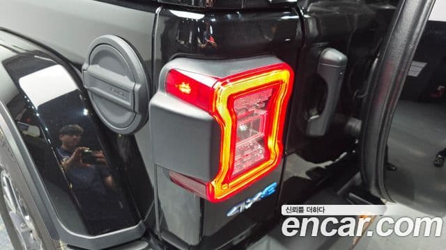 Jeep Wrangler 2021 — ფოტო 8/34