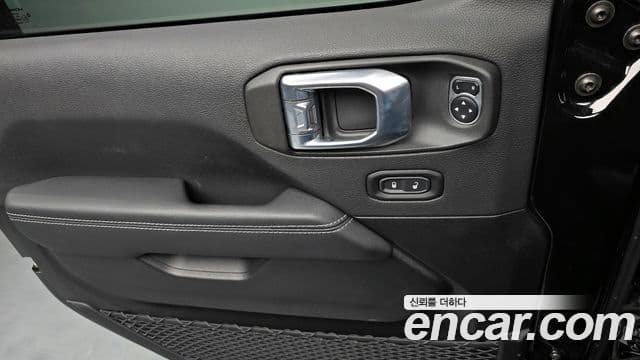 Jeep Wrangler 2021 — ფოტო 34/34