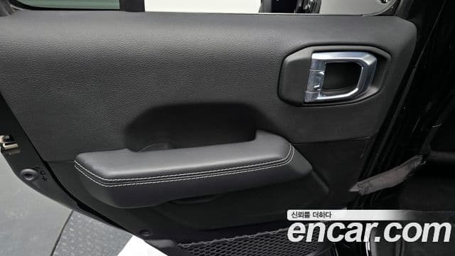 Jeep Wrangler 2021 — ფოტო 25/34