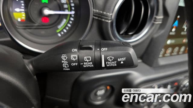 Jeep Wrangler 2021 — ფოტო 18/34