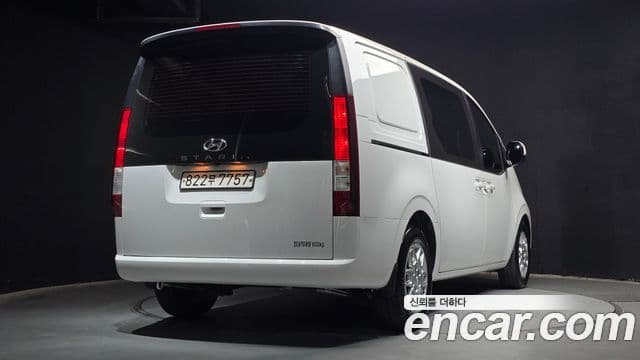 Hyundai Staria 2022 — ფოტო 2/20