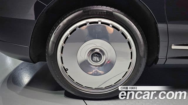 Rolls-Royce Cullinan 2022 — ფოტო 5/20