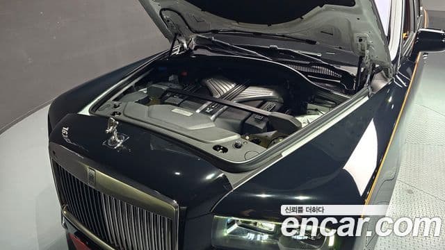 Rolls-Royce Cullinan 2022 — ფოტო 6/20