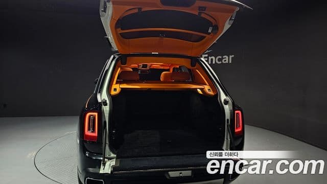 Rolls-Royce Cullinan 2022 — ფოტო 16/20